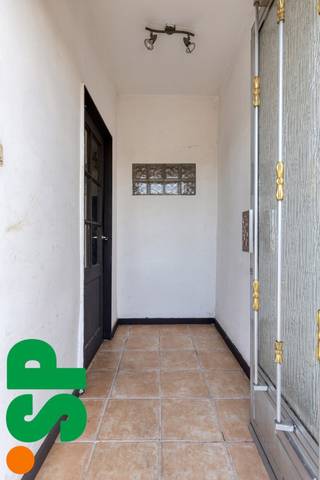 Te renoveren woning met twee slaapkamers en veel potentieel.Deze woonst biedt een tal van mogelijkheden voor wie op zoek is naar een karaktervolle...