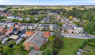 📍 Rijksweg 344, 8710 WielsbekeDit instapklare appartement (bouwjaar 2008) combineert modern wooncomfort met een energiezuinige score (EPC A)...