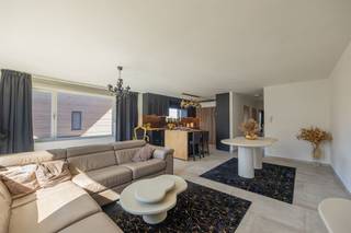 Ontdek dit lichtrijke en gerenoveerde appartement, gelegen in een kleinschalig appartementsgebouw van slechts 6 appartementen, op een rustige...