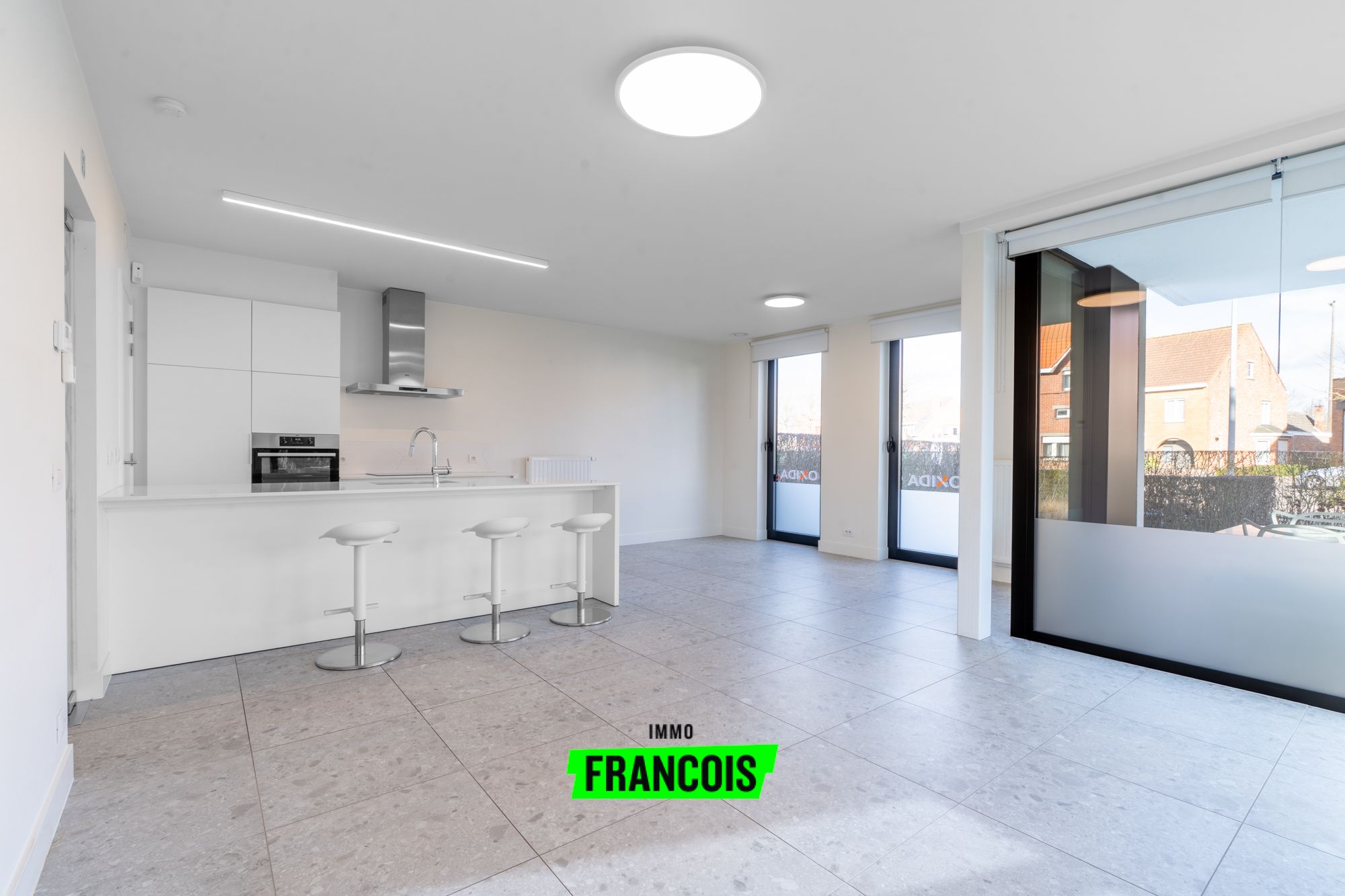 Recent gelijkvloersappartement met riante tuin in centrum Jabbeke (met mogelijkheid aankoop garage!) - foto 3