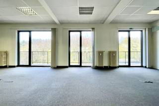 Pleasant offices to rent between the Bascule and the Vert Chasseur, behind the Bois de La Cambre. Ideal for a liberal profession, with a clientele...