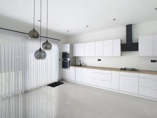 Te huur in Mechelen: een volledig gerenoveerde woning op een uitstekende locatie.De woning verwelkomt je op het gelijkvloers met een inkomhal die...