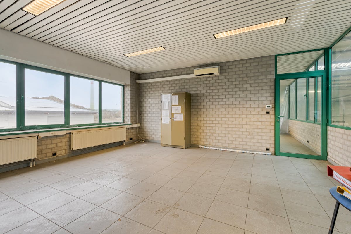 Logistiek magazijn (2.850 m²) te huur met laadkades en kantoor. - foto 5