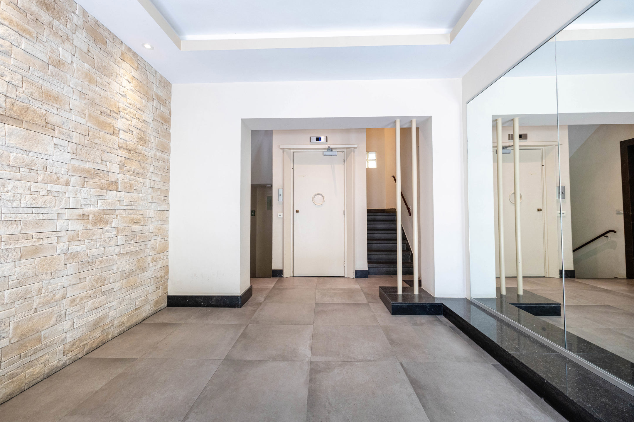 Ruim appartement met 2 slaapkamers – Ukkel, Ter Kamerenbos - foto 5