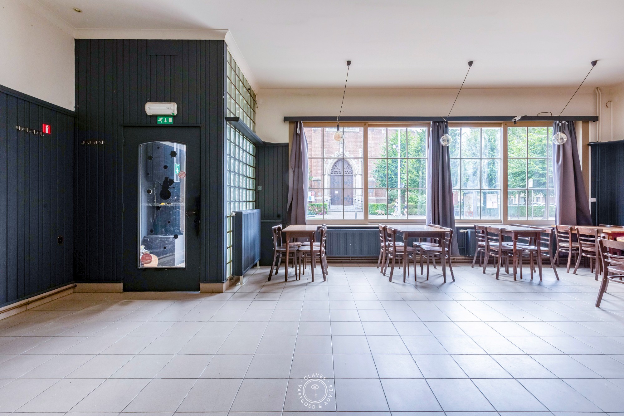 Karaktervol handelspand met woonst op topligging tegenover kerkplein - foto 4