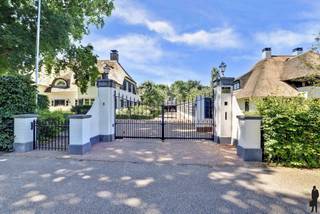 DE WONING IS GELEGEN AAN DE STUIFKETEL 8 IN BURGH-HAAMSTEDE NEDERLAND:MEER INFORMATIE TE VERKRIJGEN VIA SINKE KOMEJAN MAKELAAR ZIERIKZEE...