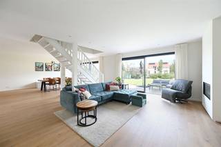 - Detailbeschrijving van de woning en meer info kan u terugvinden op onze website www.koosi.be -In het centrum van Berendrecht vlakbij het Reigersbos...