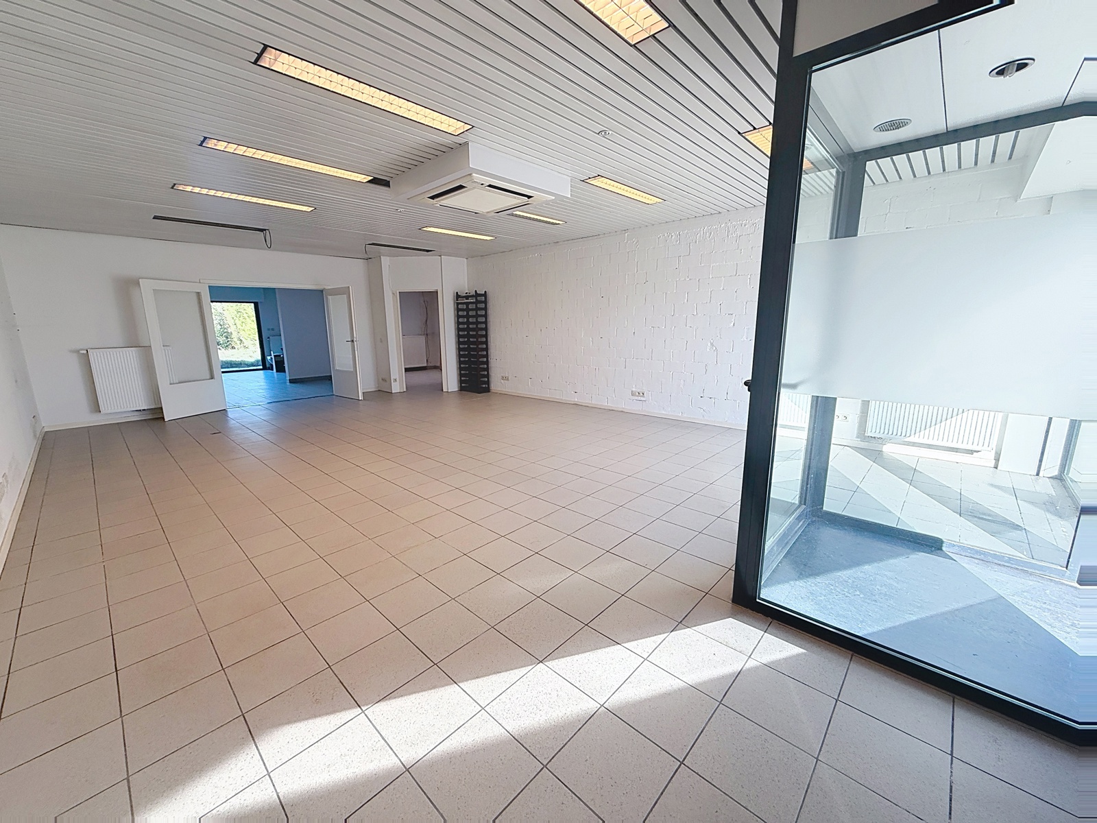 Commercieel gelijkvloers te Dilbeek 116m² - foto 3