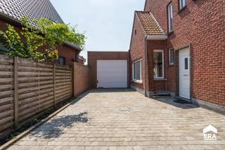 Opbrengsteigendom te koop in BoezingeOver de woningDeze opbrengsteigendom in het centrum van Boezinge is een uitstekende opportuniteit voor...