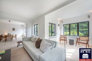 Typische gerenoveerde Zoute villa rustig en in alle discretie gelegen op een prachtige locatie tussen de Royal Zoute Golf Club en het...