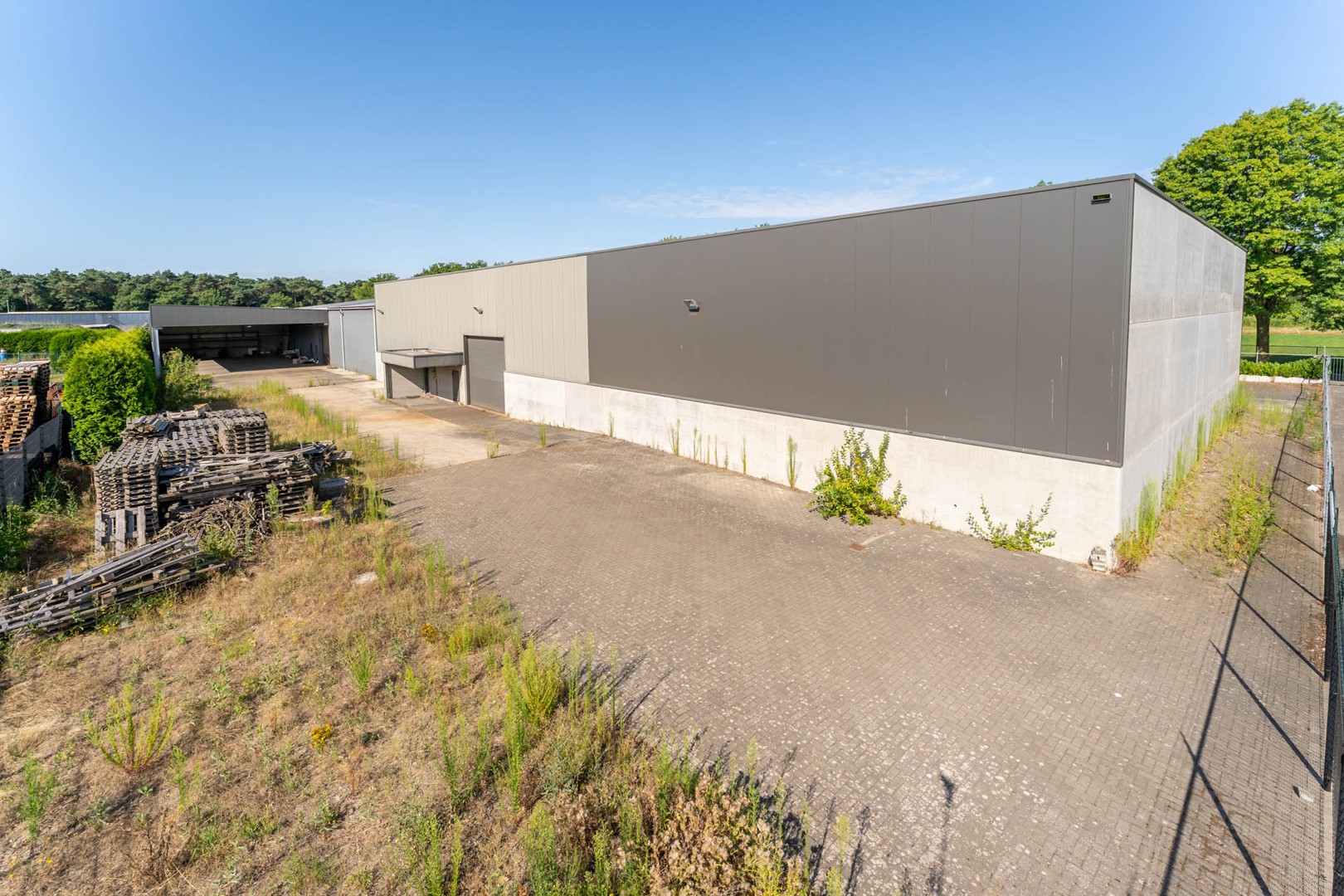 Bedrijfsgebouw met woonst te huur - foto 5