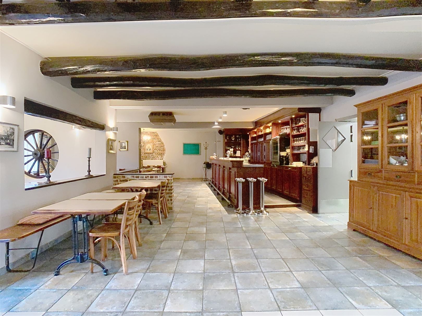 Gebouw met ruim 4 slaapkamer appartement en gelijkvloerse handelszaak - foto 5