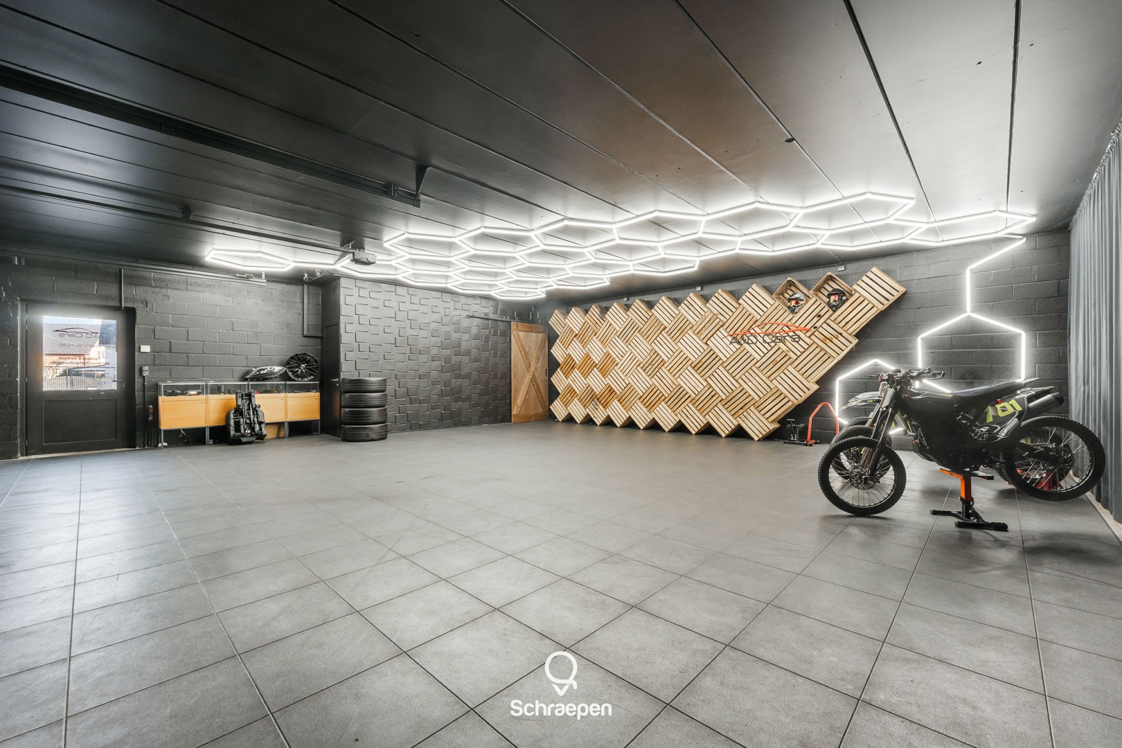 Uitstekend gelegen handelspand (305 m²) met véél parkeergelegenheid/buitenruimte te Zonhoven! - foto 5