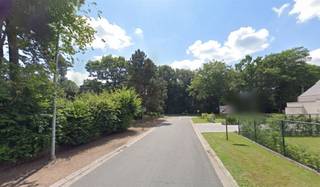 <p><span>Prachtige bouwgrond voor open bebouwing nabij Nationaal Park Hoge Kempen</span></p><p><span>Bent u op zoek naar een rustig gelegen bouwgrond, op wandelafstand van het park en de prachtige Mechelse Heide? Dan is dit perceel precies wat u zoekt.</span></p><p><span>Deze bouwgrond voor open bebouwing heeft een totale perceelsoppervlakte van </span><span>9 are 65 ca</span><span> en biedt tal van mogelijkheden voor het realiseren van uw droomwoning. Het perceel beschikt over een straatbreedte van </span><span>16,60 meter</span><span>, een bouwbreedte van </span><span>10,30 meter</span><span> en een perceeldiepte van maar liefst </span><span>54 meter</span><span>.</span></p><p><span>Een absolute troef is de uitstekende ligging nabij het </span><span>Nationaal Park Hoge Kempen</span><span>, met de bekende </span><span>Mechelse Heide</span><span> als één van de mooiste natuurgebieden van Limburg. Ideaal voor natuurliefhebbers, wandelaars en fietsers die willen genieten van rust, groen en adembenemende panoramas.</span></p><p><span>Interesse of graag meer informatie over de bouwvoorschriften?<br />Neem gerust contact op via <span>Carolien@jemar.be</span></span><span> of bel naar </span><span>0484 35 70 67</span><span>.</span></p>