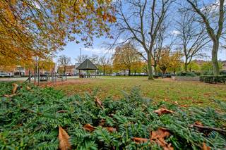 Achter deze charmante gevel schuilt een burgerwoning die een combinatie biedt van authenticiteit en ruimte . De woning bevindt zich aan een leuk...