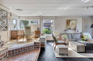 In een residentiële straat in het geliefde Merchtem treffen we deze unieke villa met geïntegreerde dokterspraktijk – de perfecte combinatie van...