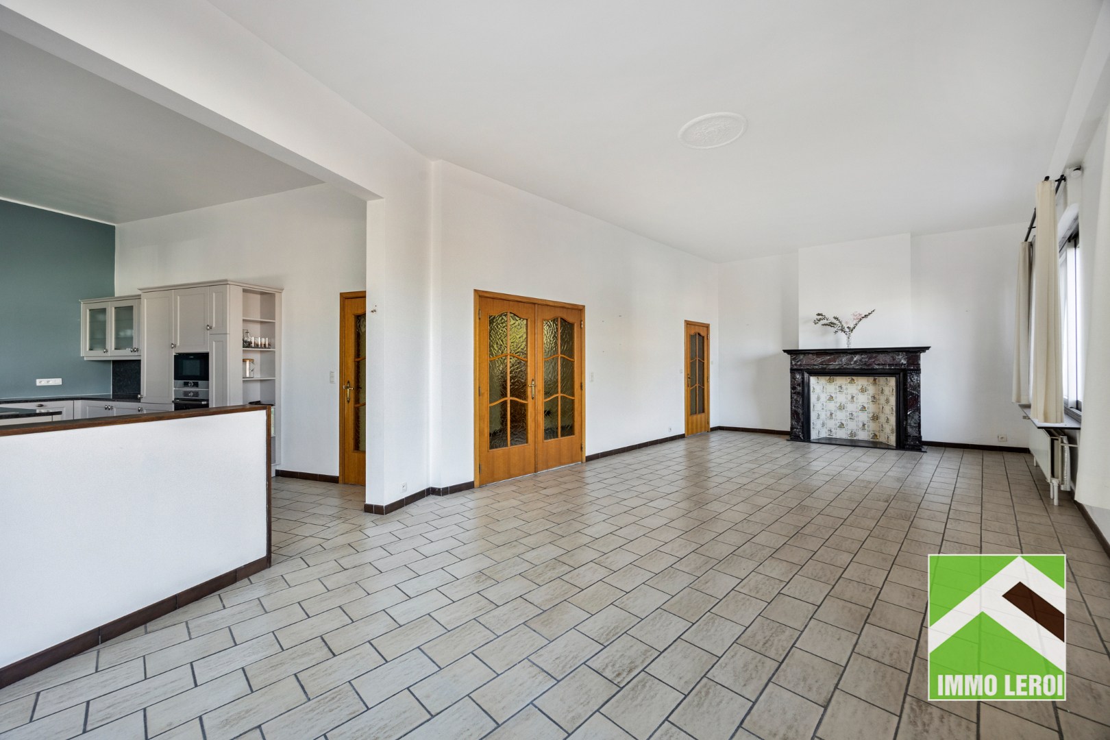 Zeer ruim gelijkvloers appartement met groot terras en tuin - centrum Tongeren - foto 5