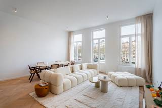 PLAN UW BEZOEK VIA VOLGENDE LINK: https://listed.mijnhuurprofiel.be/whise/7591711Ben je op zoek naar een stijlvol appartement op één van de meest...