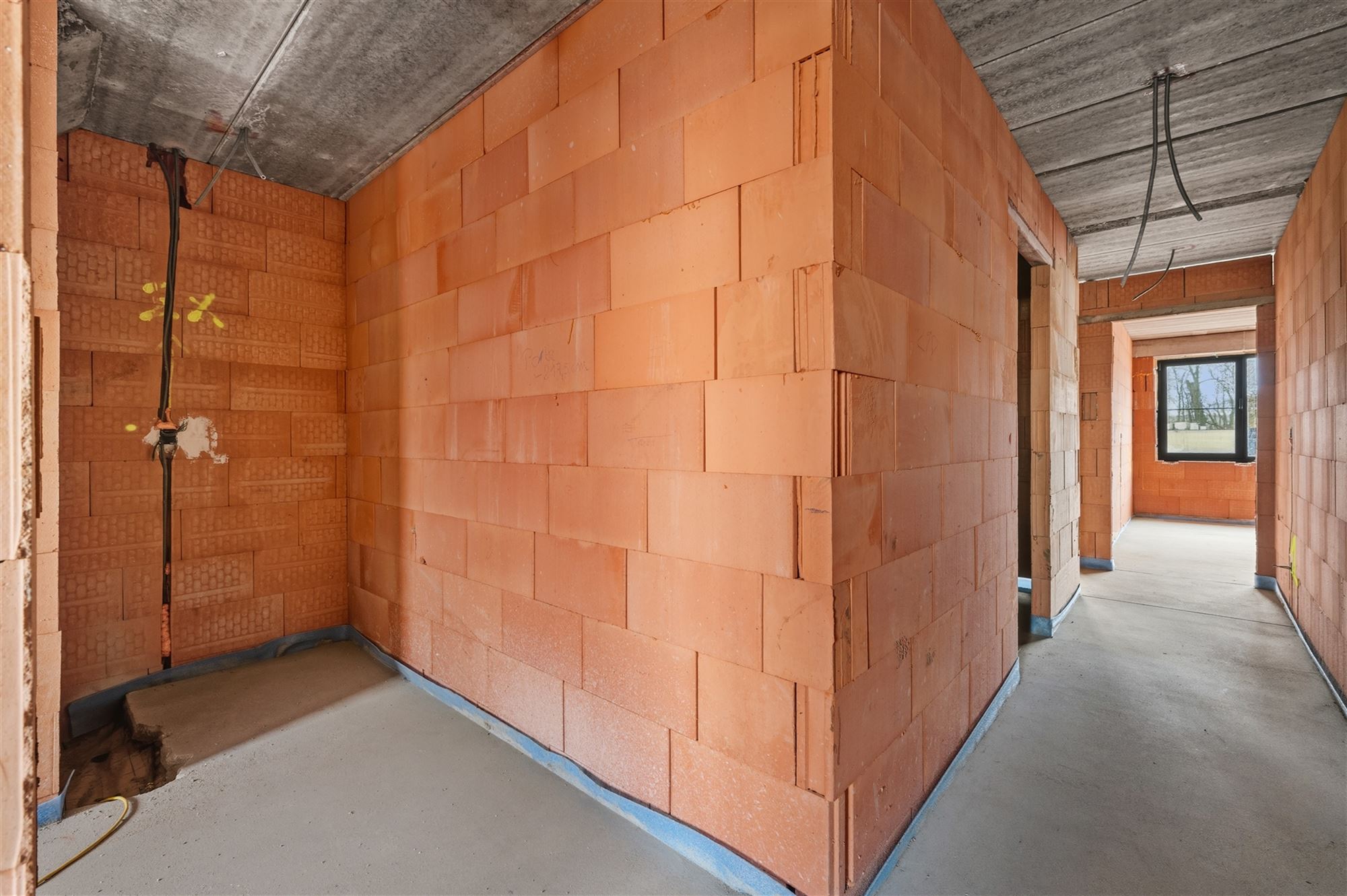 Gesloten nieuwbouw met 4 kamers, 2 badkamers, garage en tuin - foto 5