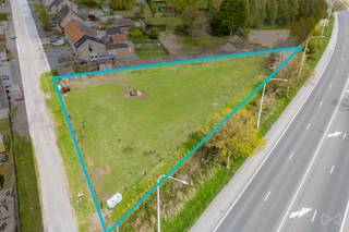 We Invest MONS vous propose ce magnifique terrain à bâtir de 18 ares 71 centiares, idéalement situé dans un environnement calme et verdoyant.Avec une...