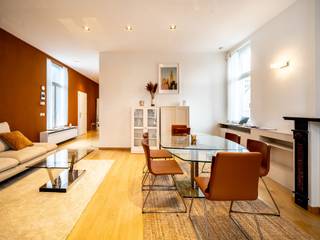 Located on the prestigious Boulevard de Waterloo, close to Avenue Louise and Egmont Park, two-bedroom apartment with a gross surface area according...