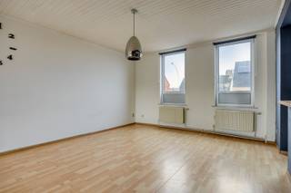 Dit instapklare duplexappartement met drie slaapkamers is uitstekend gelegen aan de Diestersteenweg, op wandelafstand van winkels, openbaar...