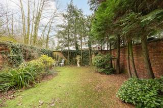 Gelegen aan de prestigieuze Jan Van Rijswijcklaan, binnen de singel, biedt dit gelijkvloers een unieke kans!Nabij het bruisende Zuid, met tal van...