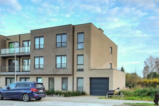 Appartement op 2de verdieping met 2 slaapkamers en ondergrondse staanplaats nabij het centrum van DuffelWe vinden dit recent appartement op de tweede...