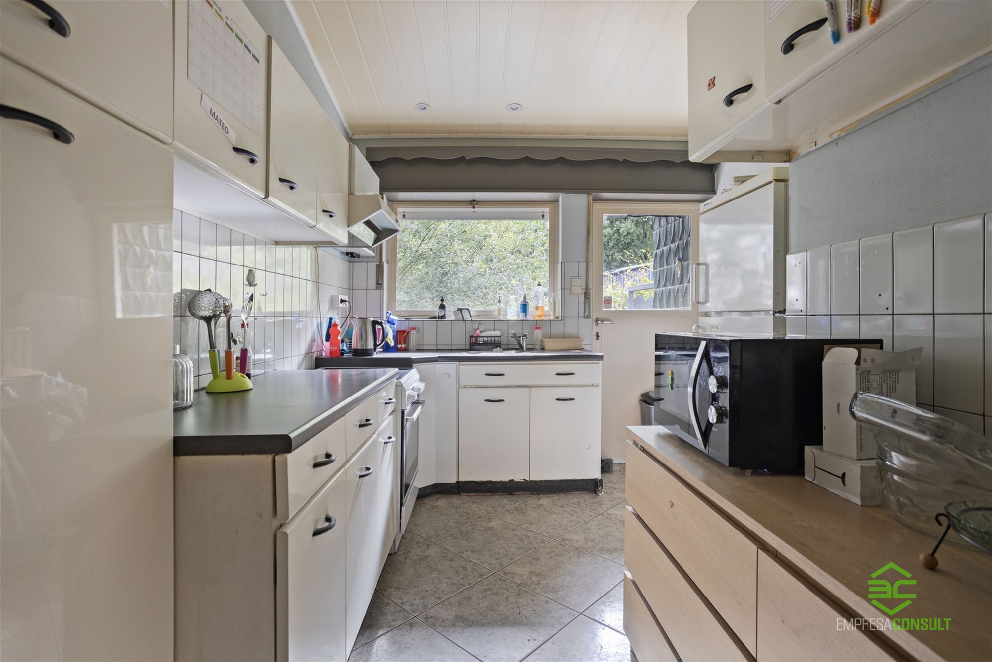 Te renoveren gezinswoning met 3 slpk op 7a 52ca nabij het centrum! - foto 5