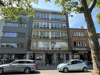 Appartement de deux chambres avec place de parking à louer dans le centre de Vilvorde sur la Franklin Roosevelt Veltlaan.<br /><br />L'appartement est divisé comme suit :<br />- Salon<br />- Cuisine<br />- 2 chambres<br />- Salle de bain <br />- WC séparés<br />- Local de rangement avec raccordement pour machines à laver<br />- Balconnet<br />- Sous-sol<br />- Espace de stationnement<br /><br />Les frais communs s'élèvent à 100,00 euros/mois (sous forme de commission) et concernent l'entretien des parties communes, le chauffage, la ventilation et l'adoucisseur d'eau.<br /><br />L'appartement est disponible immédiatement. Désirez-vous une visite ?<br />Veuillez soumettre votre demande via notre site Web.<br />.