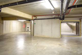 Deze recente, afgesloten garagebox is gelegen in het centrum van Gistel en biedt een veilige en comfortabele oplossing voor het stallen van uw...