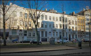 <strong><u>Ligging: </u></strong> Appartement gelegen Baron d'Hanislaan te 2000 Antwerpen op het zeer gezellige zuid en vlakbij belangrijke in- en uitvalswegen<br /><u><strong>Indeling: </strong></u>2 slaapkamers, keuken, woonkamer, badkamer en apart toilet <br /><u><strong>Beschrijving: </strong></u>Het appartement is gelegen op de 2de en 3de verdieping, de woonkamer en de keuken genieten van veel natuurlijk lichtinval door de grote raam partijen. De keuken is ingericht en voorzien van de nodige apparatuur. Badkamer met bad op de 3de verdieping.<br />Gelieve alexander te contacteren voor bezichtiging Alexander@jurimmo.be