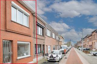 In een autoluwe eenrichtingsstraat bevindt zich deze rijwoning met 2 slaapkamers, ideaal voor starters of jonge gezinnen. Op wandelafstand van...