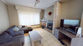 Nabij de dorpskern van Zingem treffen we deze ruime woning aan. De woning is ideaal gelegen, op wandelafstand van het openbaar vervoer (treinstation...