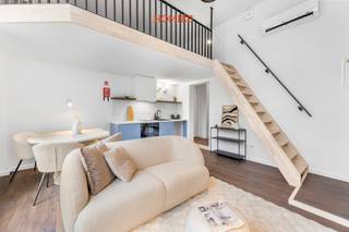 Deze gezellige en comfortabele woonst op de gelijkvloerse verdieping maakt deel uit van een authentiek gebouw met mooie uitstraling dat in...