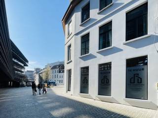 Handelsgelijkvloers met terrasmogelijkheden op toplocatie in GentBent u op zoek naar een unieke commerciële ruimte in het bruisende hart van Gent?...