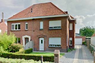 Prachtige instapklare woning in Lievegem! Gelegen in een rustige buurt nabij de dorpskern, biedt deze woning alle faciliteiten, diensten en...