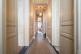 Deze voormalige slagerij zoekt nieuwe eigenaar en biedt tal van mogelijkheden. Deze unieke eigendom kan u terugvinden pal in het centrum van Ronse...