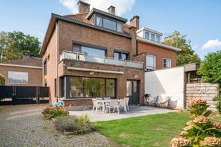 Ruime halfopen bebouwing met 4 slaapkamers en 2 badkamers aan de groene parken van Hoboken.Deze charmante en gezellige halfopen bebouwing is gelegen...