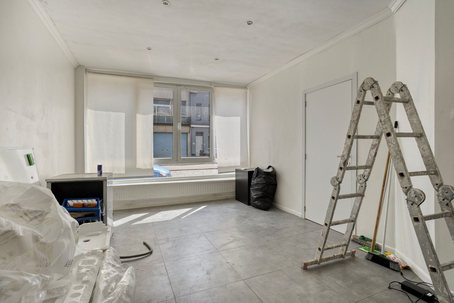 Deels gerenoveerde woning met 3 slpks - foto 2