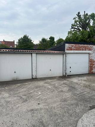 Centraal gelegen garage in het centrum van Veurne. Deze garage biedt een veilige en droge opslag- of parkeerplaats, ideaal voor wie op zoek is naar...