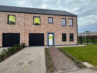 Woning te huur in OphasseltBen je op zoek naar een instapklare nieuwbouw woning met ruimte? Dan is deze prachtige gezinswoning precies wat je...