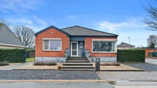 Deze ruime en lichtrijke bungalowwoning is gelegen in de Violastraat 2 te Oudsbergen, op een unieke en rustige locatie in Opglabbeek. De...