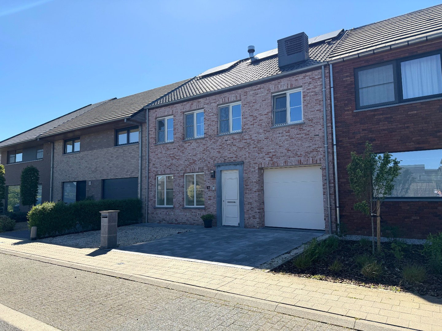 Prachtige woning met 3 slaapkamers, zonnepanelen en thuisbatterijen op rustige ligging! - foto 1