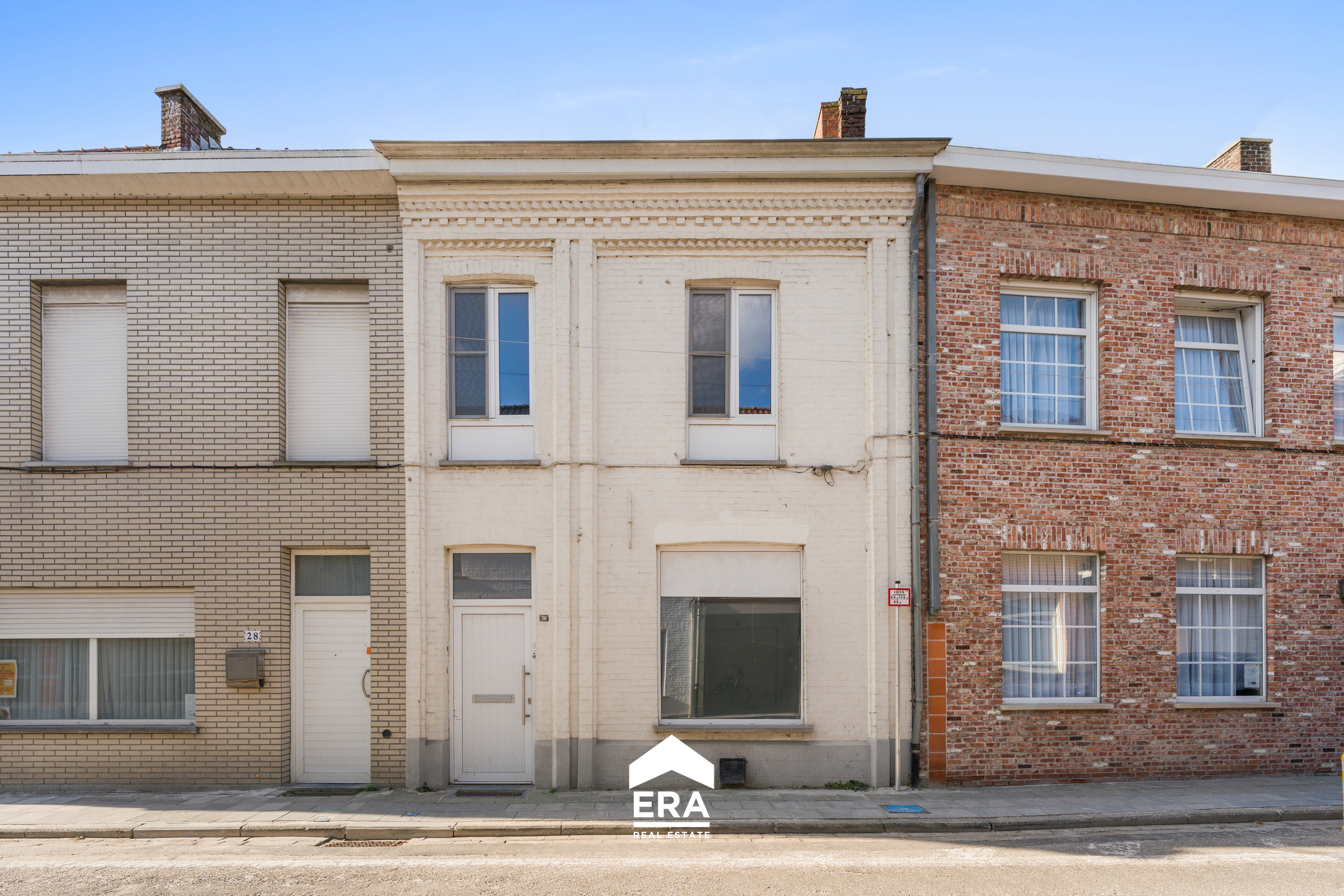 Ruime gezinswoning met 3 slaapkamers in centrum Zwevezele - foto 2