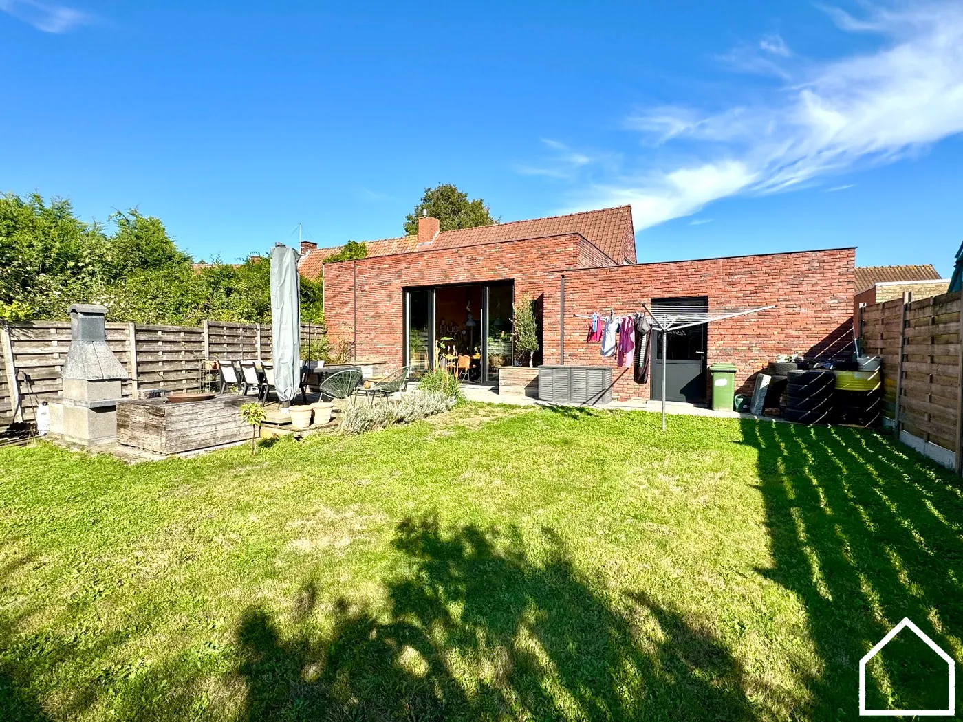 HALFOPEN WONING MET 2 SLPKS (3 MOGELIJK), GARAGE EN TUIN - foto 2