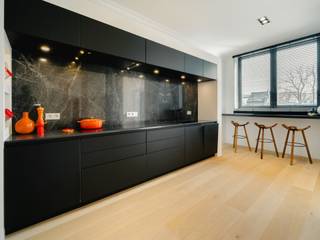 A deux pas de l'avenue Louise, cet appartement de ± 221 m² se situe au deuxième étage du projet The Sixty, superbe réhabilitation de deux hôtels...