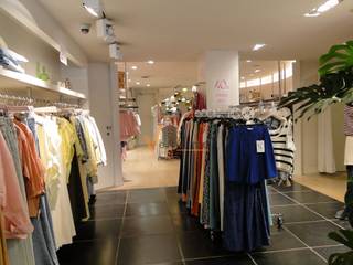 <p><span>Commercieel gelegen winkelpand met mooie etalage Paalstraat 44, Schoten</span></p><p><span>Op een schitterende locatie in het hart van de Paalstraat, dé winkelstraat van Schoten, bevindt zich dit aantrekkelijke handelspand met een mooie etalage die maximale zichtbaarheid garandeert.</span></p><p><span>Het pand loopt naar achteren breder uit, wat zorgt voor een verrassend ruime en flexibel indeelbare handelsruimte. Dankzij deze troef leent het pand zich uitstekend voor uiteenlopende commerciële doeleinden.</span></p><p><span>Extra troeven:</span></p><ul><li><span>Kleine handelaarsparking aanwezig aan overzijde</span></li><li><span>Op amper 50 meter van Parking 't Ven en het marktplein </span></li><li><span>Vlotte bereikbaarheid en constante passage</span></li><li><span>Vrij vanaf december 2026</span></li></ul><p><span>Een unieke opportuniteit voor wie zijn zaak wil vestigen op een toplocatie in Schoten!</span></p><p><span>Bezoeken uitsluitend op afspraak. Contacteer Verlimmo voor meer informatie: 03/658.31.60 of via <span>freya@verlimmo.be</span></span><span>.</span></p>