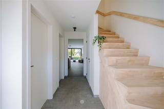 SINT-DENIJS-WESTREM - Nieuwbouwwoning nabij het Parkbos In de Hemelrijkstraat 15B bevindt zich deze smaakvolle nieuwbouwwoning, waar afwerking,...