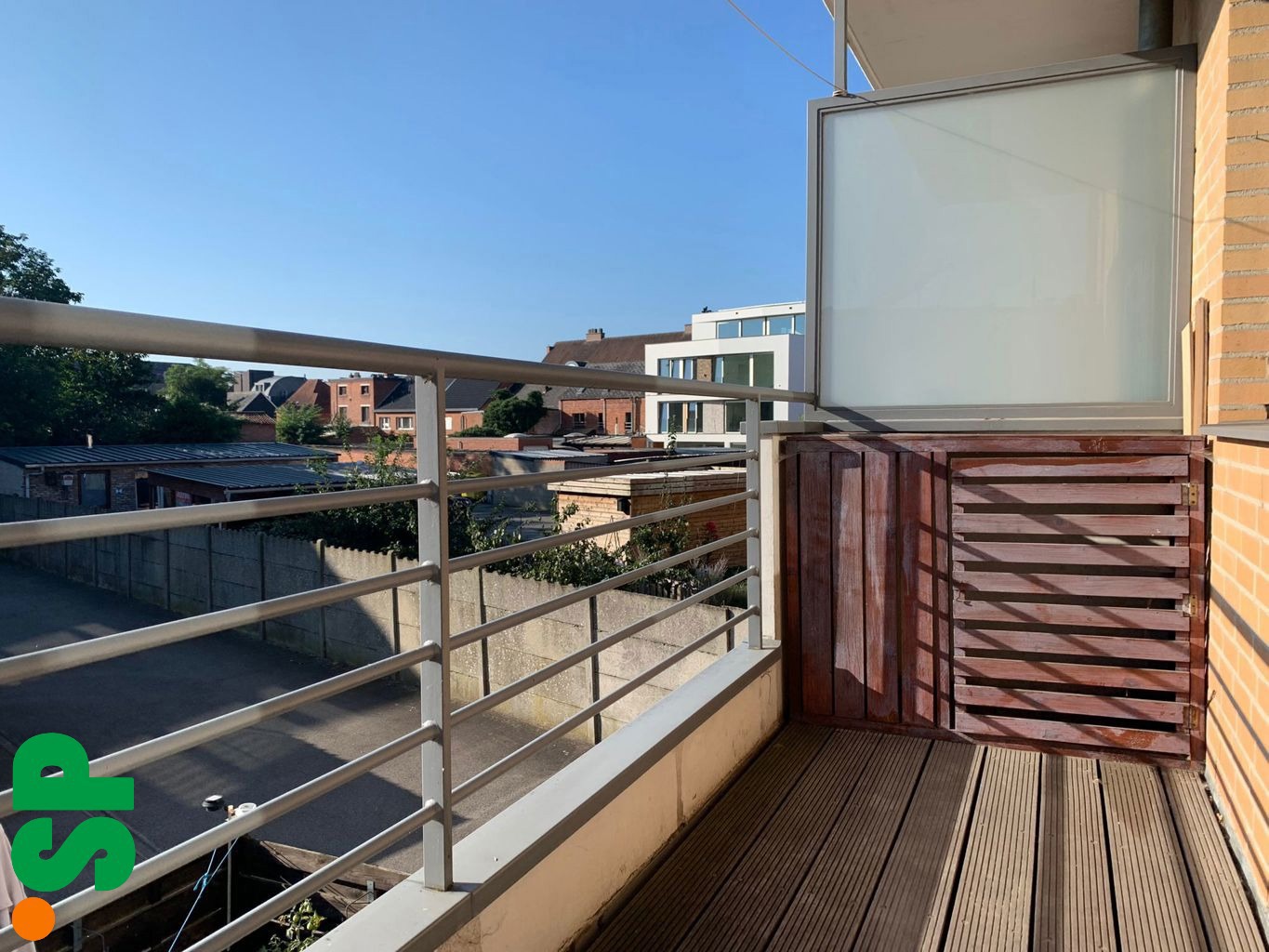 Ruim en lichtrijk appartement op een rustige ligging in het centrum van Geel. - foto 2